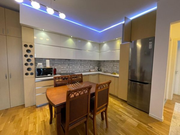 Tirane, jepet me qera apartament 2+1 Kati 3, 120 m² 1.000 € (Kopshti Botanik)
