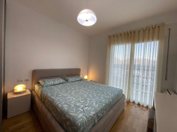 Tirane, jepet me qera apartament 2+1 Kati 3, 120 m² 1.000 € (Kopshti Botanik)