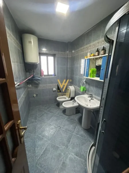 Tirane, jepet me qera apartament 2+1+Ballkon Kati 4, 90 m² 700 € (MYSLYM SHYRI)