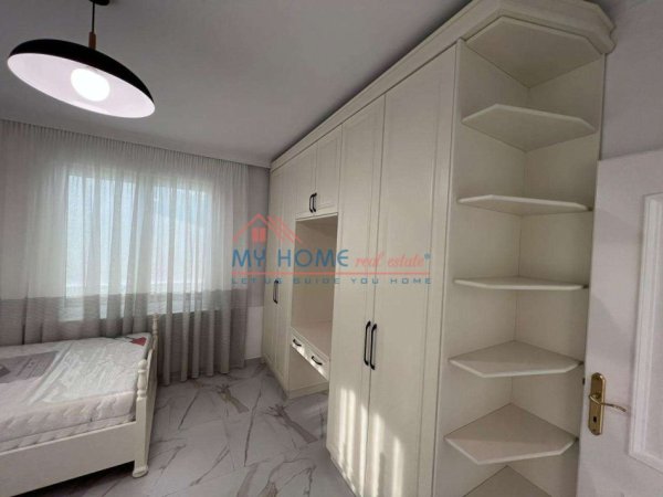 Tirane, jepet me qera apartament 2+1+Ballkon Kati 4, 105 m² 1.200 € (Sheshi Willson)
