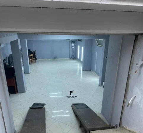 Tirane, jepet me qera magazine Kati 0, 80 m² 550 € (SELITE)