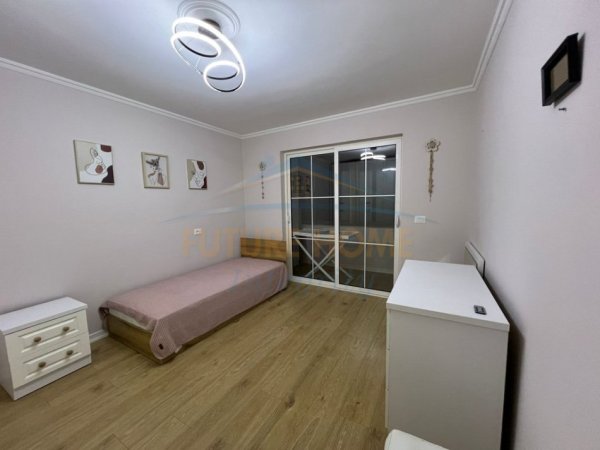 Tirane, jepet me qera apartament 2+1 Kati 5, 81 m² 550 € (Oxhaku)