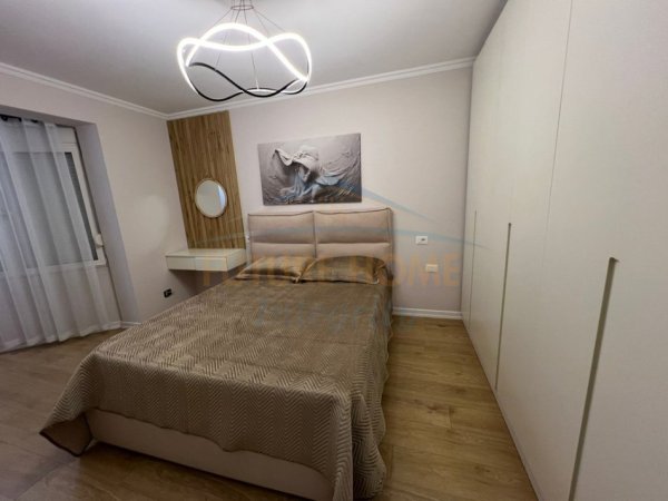 Tirane, jepet me qera apartament 2+1 Kati 5, 81 m² 550 € (Oxhaku)