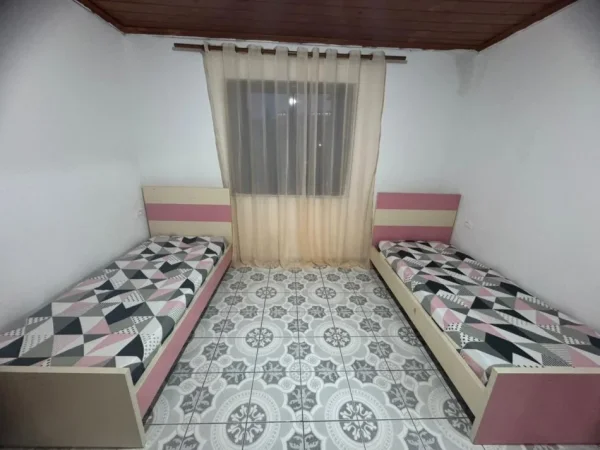 Tirane, jepet me qera apartament 2+1+Ballkon Kati 2, 70 m² 400 € (Don Bosko)