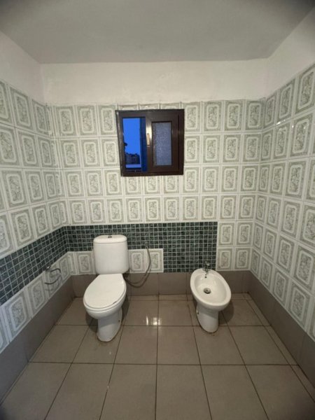 Tirane, jepet me qera apartament 2+1+Ballkon Kati 2, 70 m² 400 € (Don Bosko)