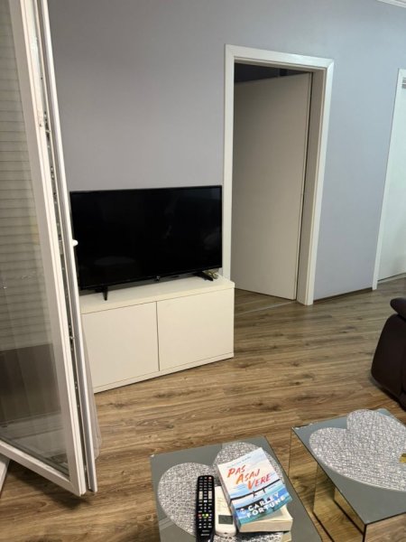 Tirane, jepet me qera apartament 1+1 Kati 4, 65 m² 600 € 
