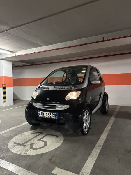 Tirane, shitet makine Smart Fortwo 450 Benzin, e zeze automatik Kondicioner 140.000 km 2.300 €