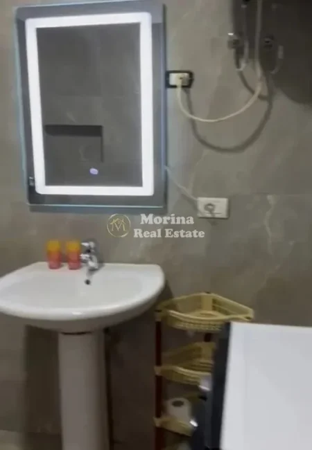 Tirane, jepet me qera apartament 1+1 Kati 3, 57 m² 550 € (Komuna e Parisit)