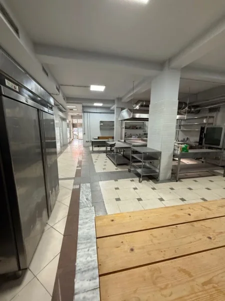 Tirane, shitet ambjent biznesi Kati 0, 150 m² 330.000 € (QENDER)