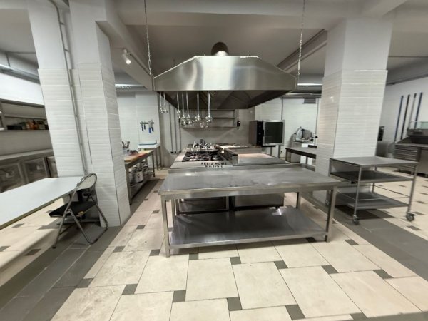 Tirane, shitet ambjent biznesi Kati 0, 150 m² 330.000 € (QENDER)