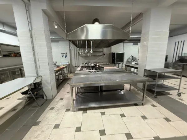 Tirane, shitet ambjent biznesi Kati 0, 150 m² 330.000 € (QENDER)