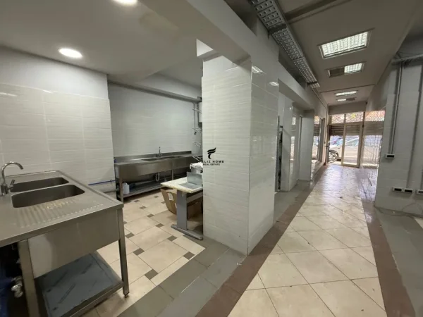 Tirane, shitet ambjent biznesi Kati 0, 150 m² 330.000 € (QENDER)
