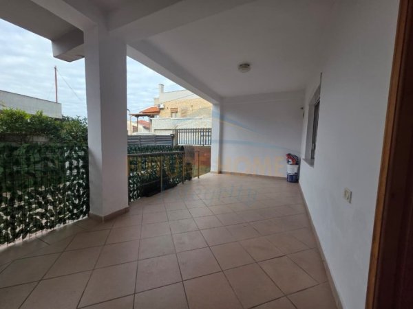 Tirane, jepet me qera apartament 2+1 Kati 1, 100 m² 500 € (Xhamlliku)