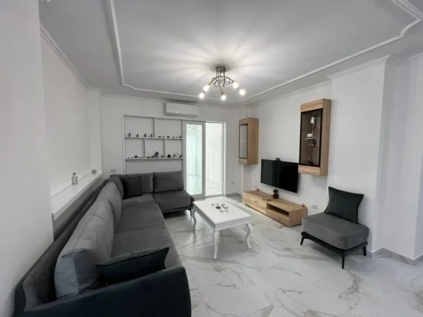 Tirane, jepet me qera apartament 2+1 Kati 4, 105 m² 1.200 € (BLLOKU)