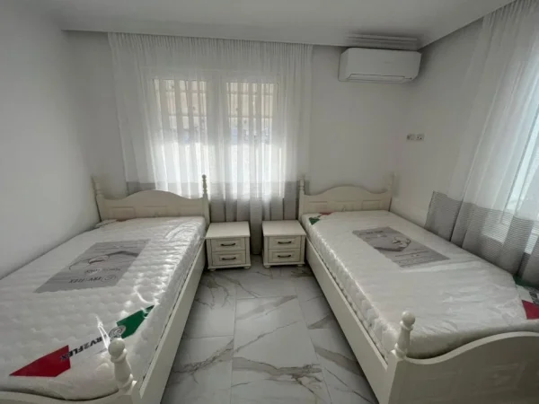 Tirane, jepet me qera apartament 2+1 Kati 4, 105 m² 1.200 € (BLLOKU)