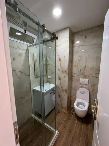 Tirane, jepet me qera apartament 2+1 Kati 4, 105 m² 1.200 € (BLLOKU)