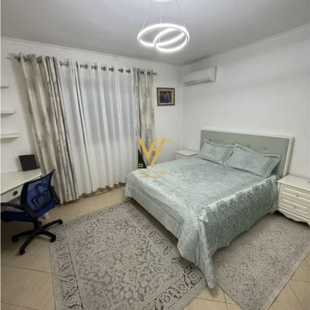 Tirane, jepet me qera apartament 2+1+Ballkon Kati 2, 120 m² 500 € (5 MAJI)