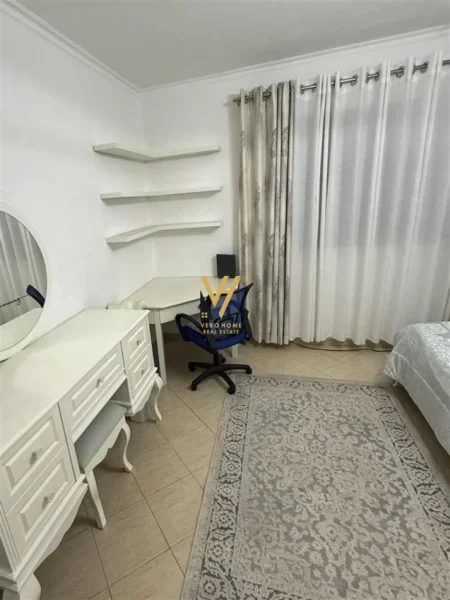 Tirane, jepet me qera apartament 2+1+Ballkon Kati 2, 120 m² 500 € (5 MAJI)