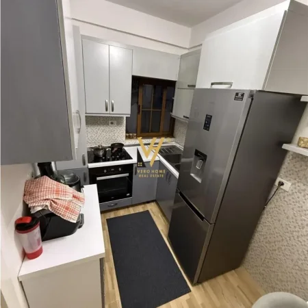 Tirane, jepet me qera apartament 2+1+Ballkon Kati 2, 120 m² 500 € (5 MAJI)