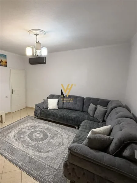 Tirane, jepet me qera apartament 2+1+Ballkon Kati 2, 120 m² 500 € (5 MAJI)