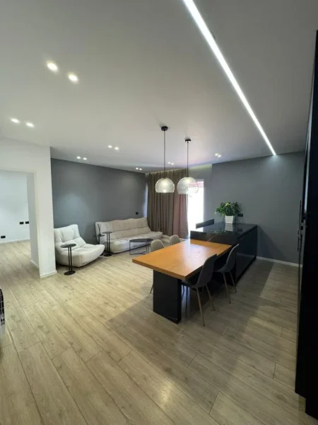 Tirane, jepet me qera apartament 2+1+Aneks+Ballkon Kati 11, 166 m² 2.000 € 