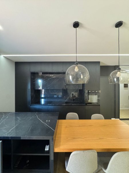 Tirane, jepet me qera apartament 2+1+Aneks+Ballkon Kati 11, 166 m² 2.000 € 