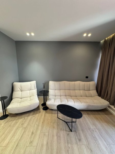 Tirane, jepet me qera apartament 2+1+Aneks+Ballkon Kati 11, 166 m² 2.000 € 