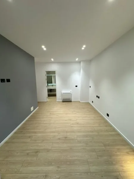 Tirane, jepet me qera apartament 2+1+Aneks+Ballkon Kati 11, 166 m² 2.000 € 