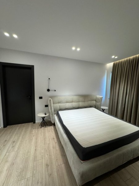 Tirane, jepet me qera apartament 2+1+Aneks+Ballkon Kati 11, 166 m² 2.000 € 