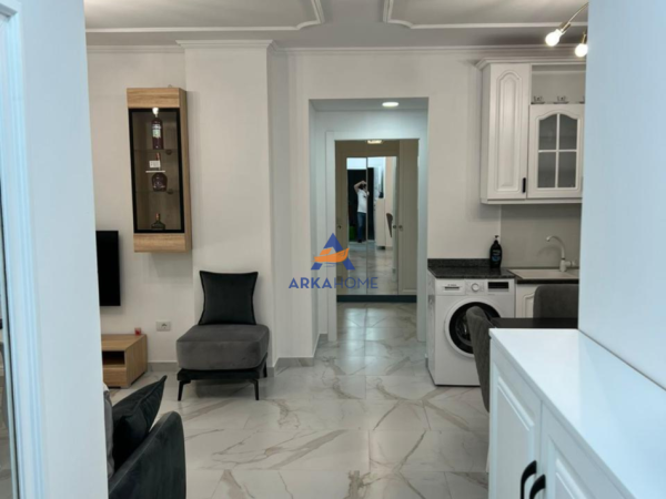 Tirane, jepet me qera apartament 2+1+Ballkon , 105 m² 1.200 € 