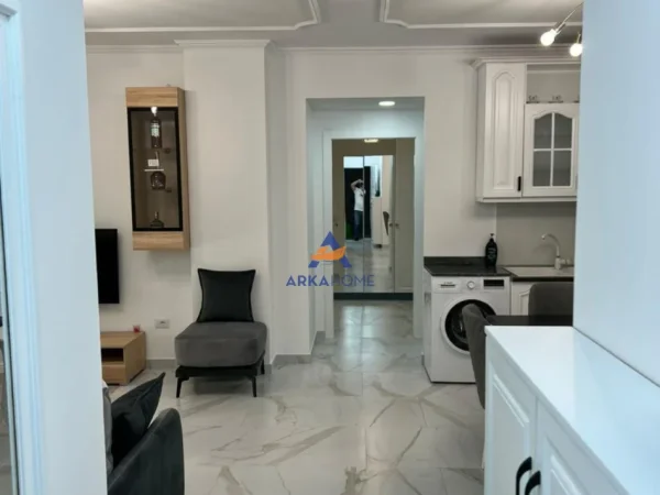 Tirane, jepet me qera apartament 2+1+Ballkon , 105 m² 1.200 € 