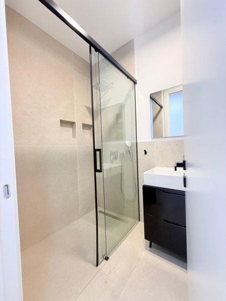 Tirane, jepet me qera apartament 2+1+Ballkon , 95 m² 700 € (Rezidenca Forest, pranë Liqenit të Thatë)