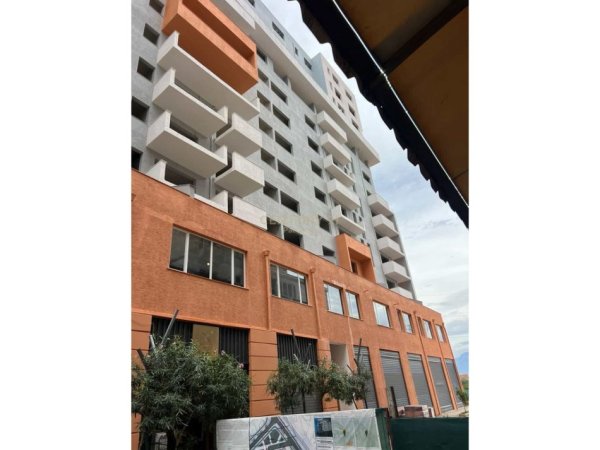 Tirane, shes apartament 2+1 Kati 3, 110 m² 125.000 € (Kthesa e Kamzes)