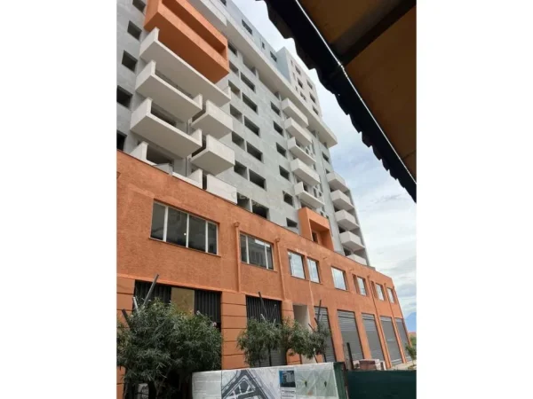 Tirane, shes apartament 2+1 Kati 3, 110 m² 125.000 € (Kthesa e Kamzes)