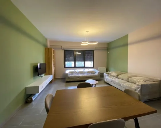 Tirane, jepet me qera apartament 2+1+Aneks+Ballkon Kati 2, 80 m² 700 € (kodra e diellit)