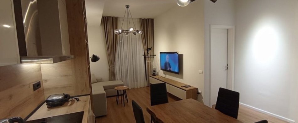 Tirane, jepet me qera apartament 1+1 Kati 5, 53 m² 500 € (ALI DEMI)