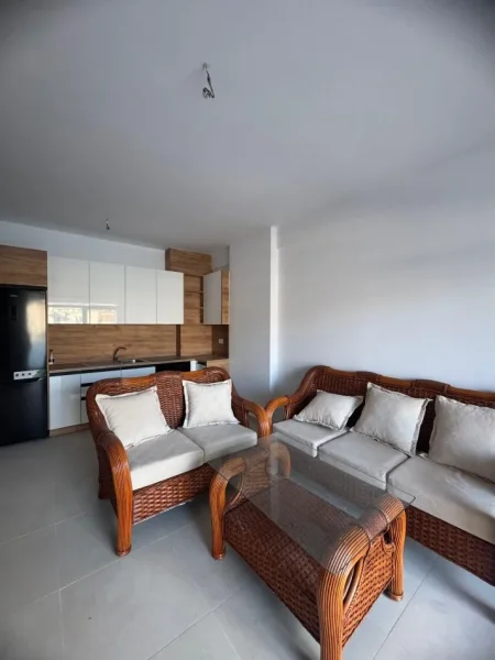 Tirane, jepet me qera apartament 1+1+Ballkon Kati 1, 68 m² 500 € (Zona 5 Maji (Concordi))