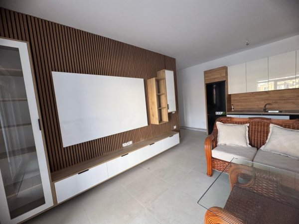 Tirane, jepet me qera apartament 1+1+Ballkon Kati 1, 68 m² 68 € (Zona 5 Maji (Concordi))