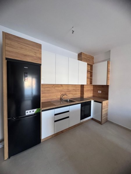 Tirane, jepet me qera apartament 1+1+Ballkon Kati 1, 68 m² 68 € (Zona 5 Maji (Concordi))