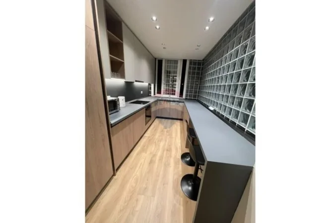 Tirane, jepet me qera apartament 3+1+Aneks+Ballkon Kati 3, 115 m² 1.300 € (Rruga Mujo Ulqinaku)