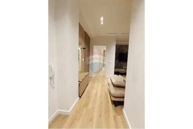 Tirane, jepet me qera apartament 3+1+Aneks+Ballkon Kati 3, 115 m² 1.300 € (Rruga Mujo Ulqinaku)