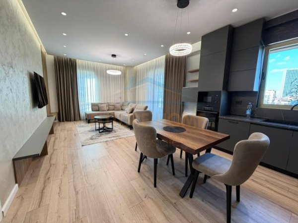 jepet me qera apartament 2+1 Kati 8, 140 m² 2.100 € (Air Albania)