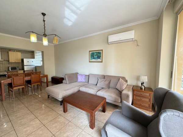 Tirane, jepet me qera apartament 2+1 Kati 7, 102 m² 800 € 