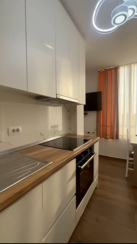 Shqiperi, jepet me qera garsonier 1+1 Kati 9, 30 m² 500 € (Rruga e Kosovareve)