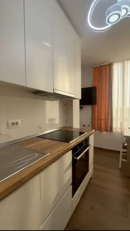 Shqiperi, jepet me qera garsonier 1+1 Kati 9, 30 m² 500 € (Rruga e Kosovareve)