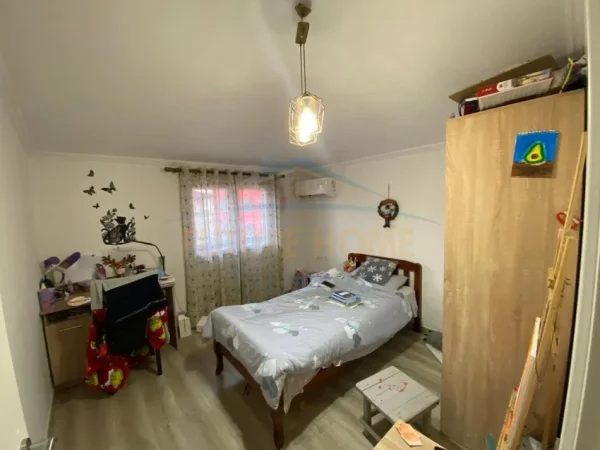 Tirane, jepet me qera apartament 3+1+Ballkon Kati 2, 160 m² 520 € (Vilat gjermane)