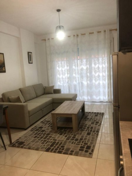 Tirane, jepet me qera apartament 1+1+Aneks+Ballkon Kati 3, 70 m² 600 € (komuna e parisit)