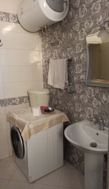 Tirane, jepet me qera apartament 2+1 Kati 7, 75 m² 600 € 