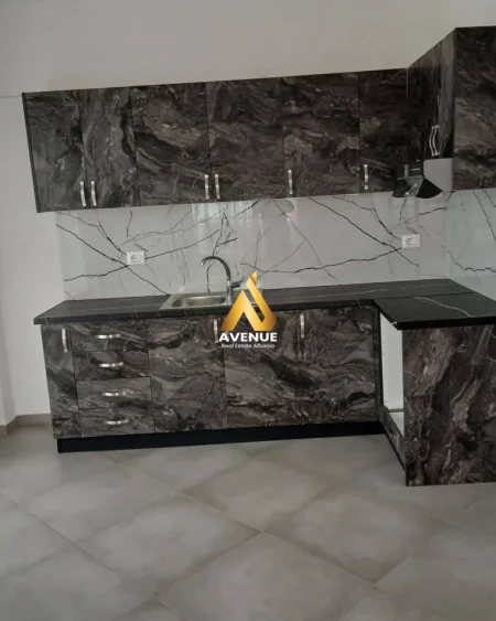 Tirane, jepet me qera apartament 1+1+Ballkon Kati 7, 80 m² 350 € (Astir)