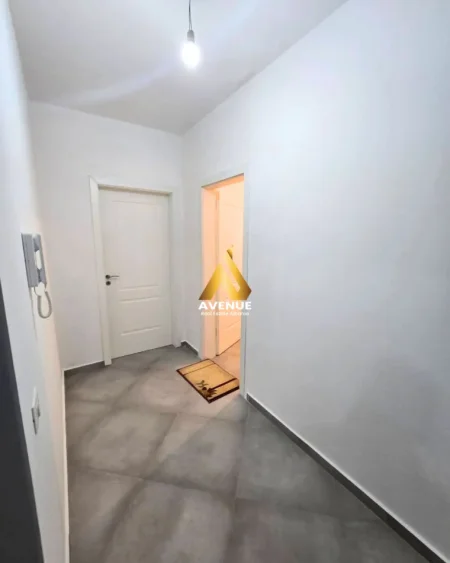 Tirane, jepet me qera apartament 1+1+Ballkon Kati 7, 80 m² 350 € (Astir)